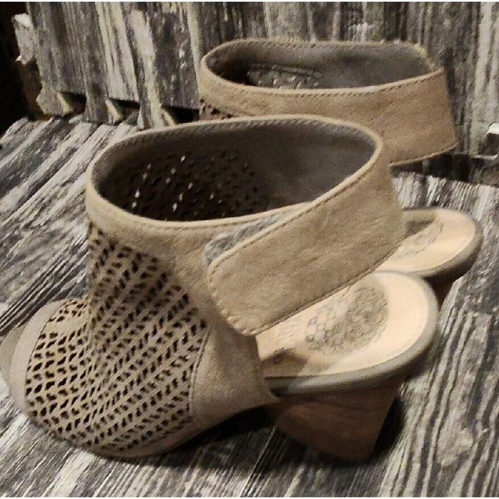 Vince Camuto Suede Cutout‎ Peep Toe Ankle Booties Wedge Heel Tan Womens 7
